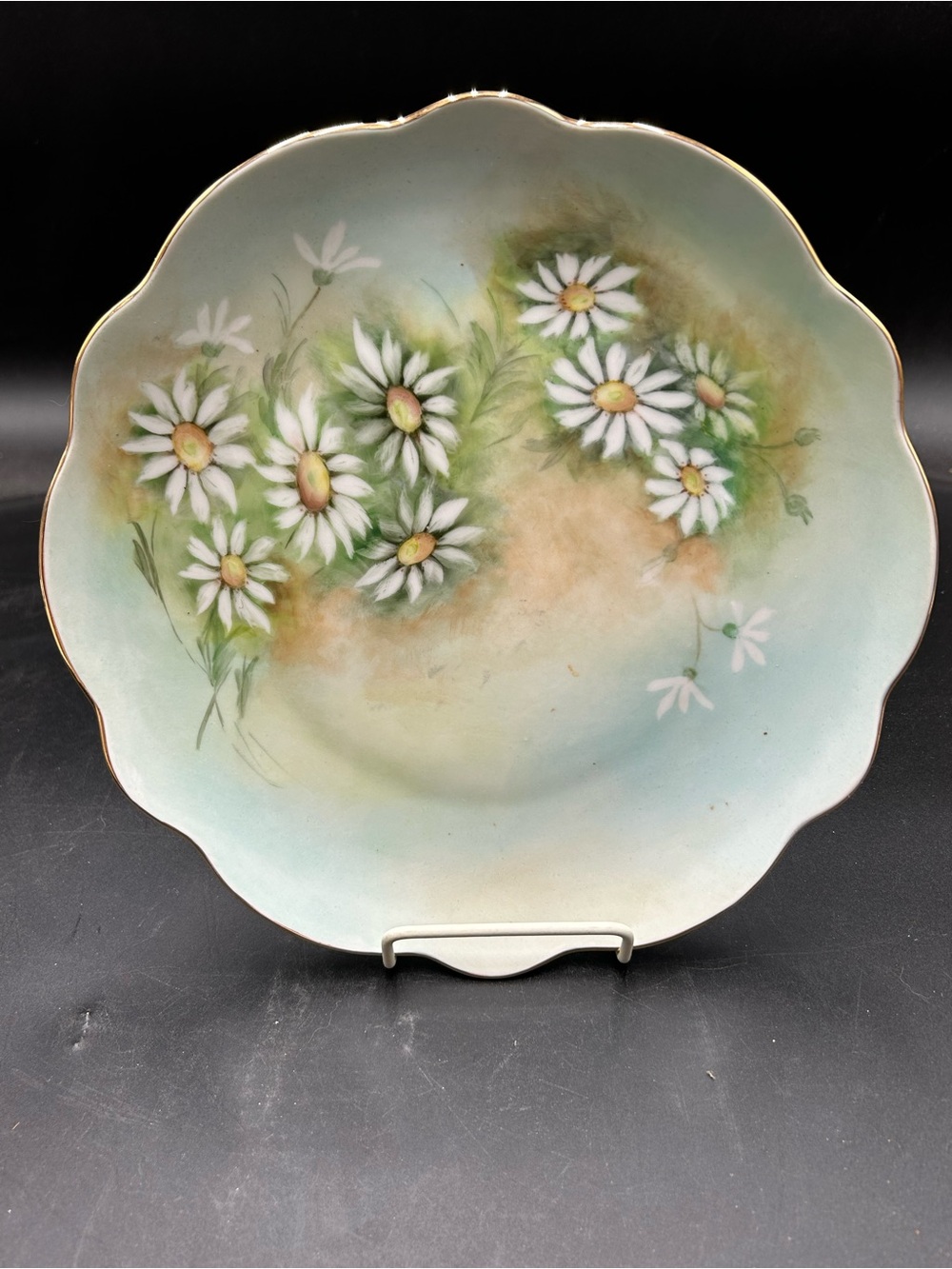 Hand painted daisy scalloped decorative plate